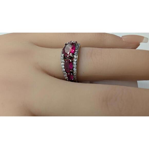 Elegant Women's Ring with Red and Clear Stones Size 7 - Picture 5 of 9